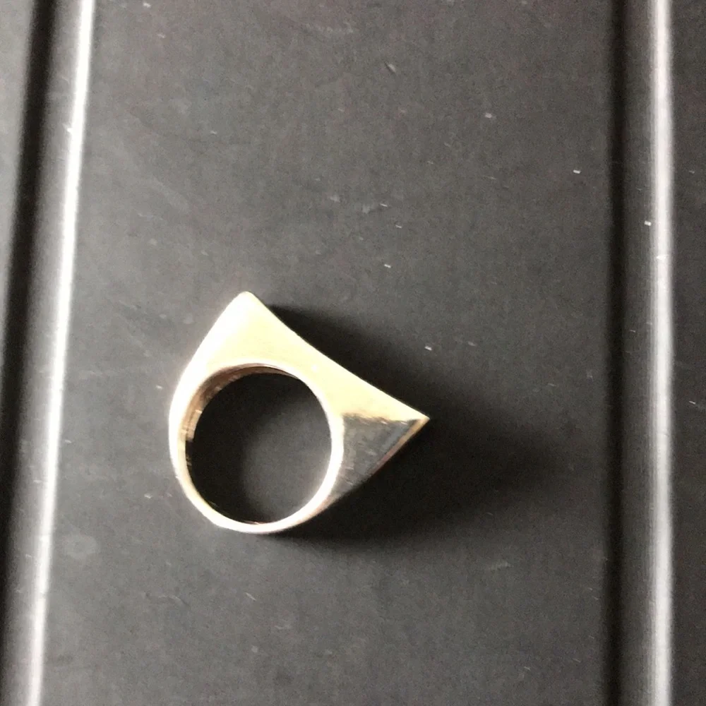 Silver ring - Picture 2 of 4